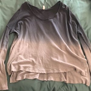 We the free - size Medium (M) long sleeve gradient long sleeve shirt